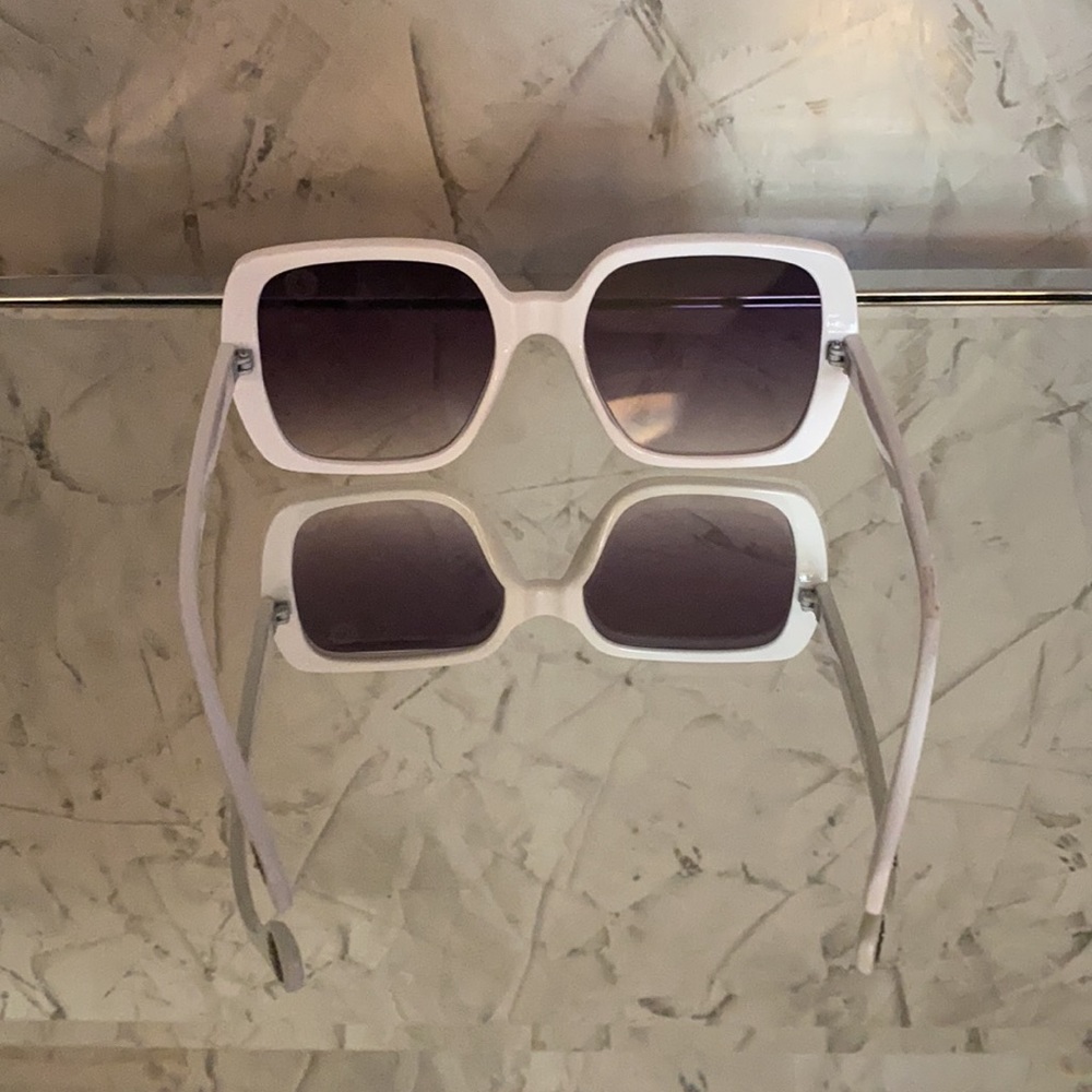 *Sunglass BUNDLE* - Picture 7 of 11